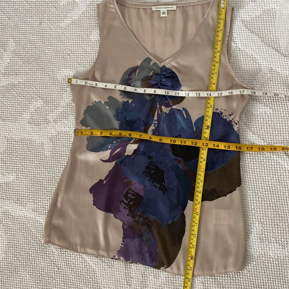 Banana Republic Floral Sleeveless Top - Blue/Purple and Sand. Size 4 - Picture 13 of 14